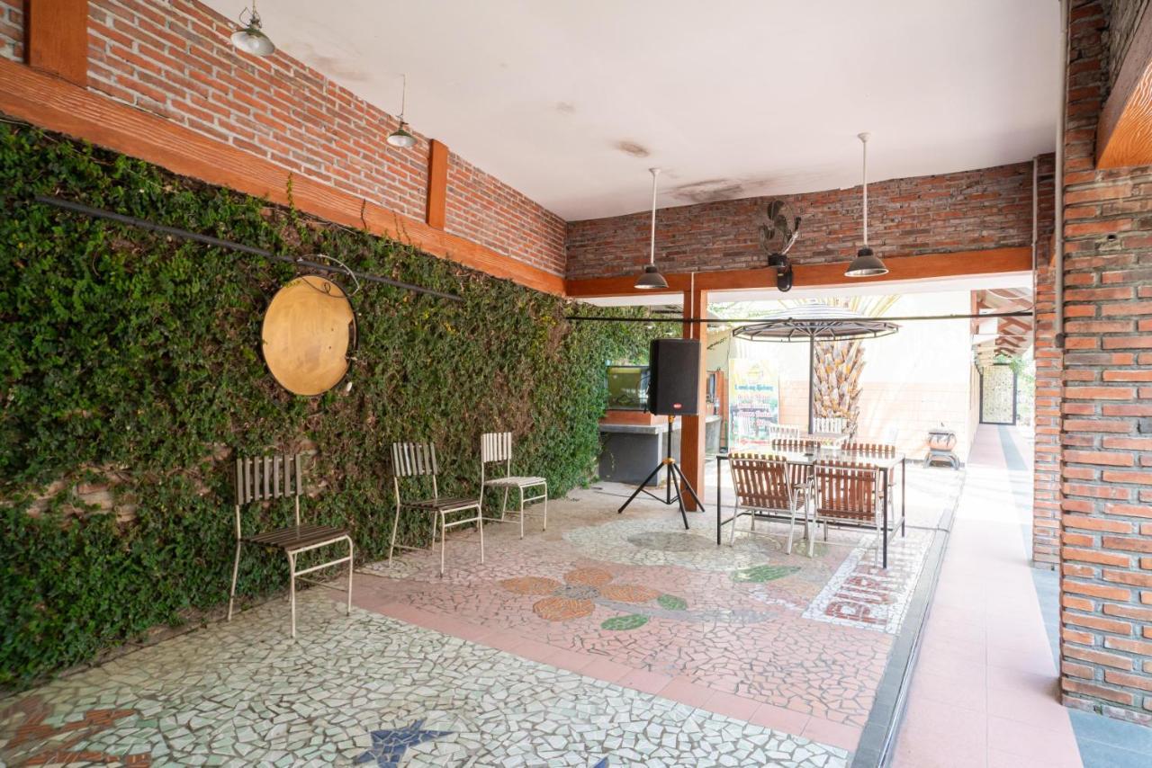 Hotel Reddoorz @ Panglima Sudirman Madiun Exteriér fotografie