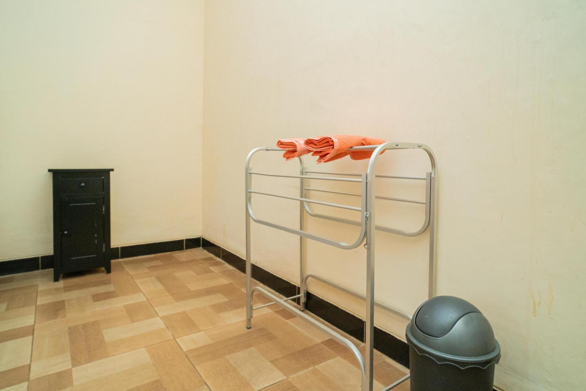 Hotel Reddoorz @ Panglima Sudirman Madiun Pokoj fotografie